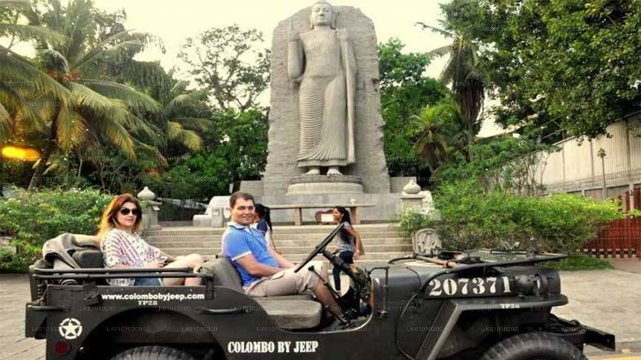 Visite de la ville de Colombo en Jeep de guerre