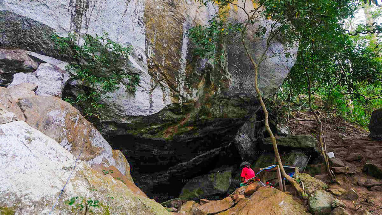 Explorez la grotte de Pannila depuis le mont Lavinia