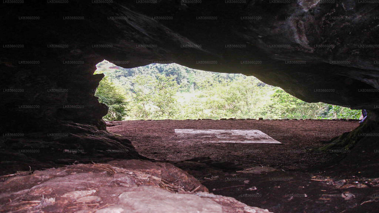 Explorez la grotte de Belilena depuis le mont Lavinia