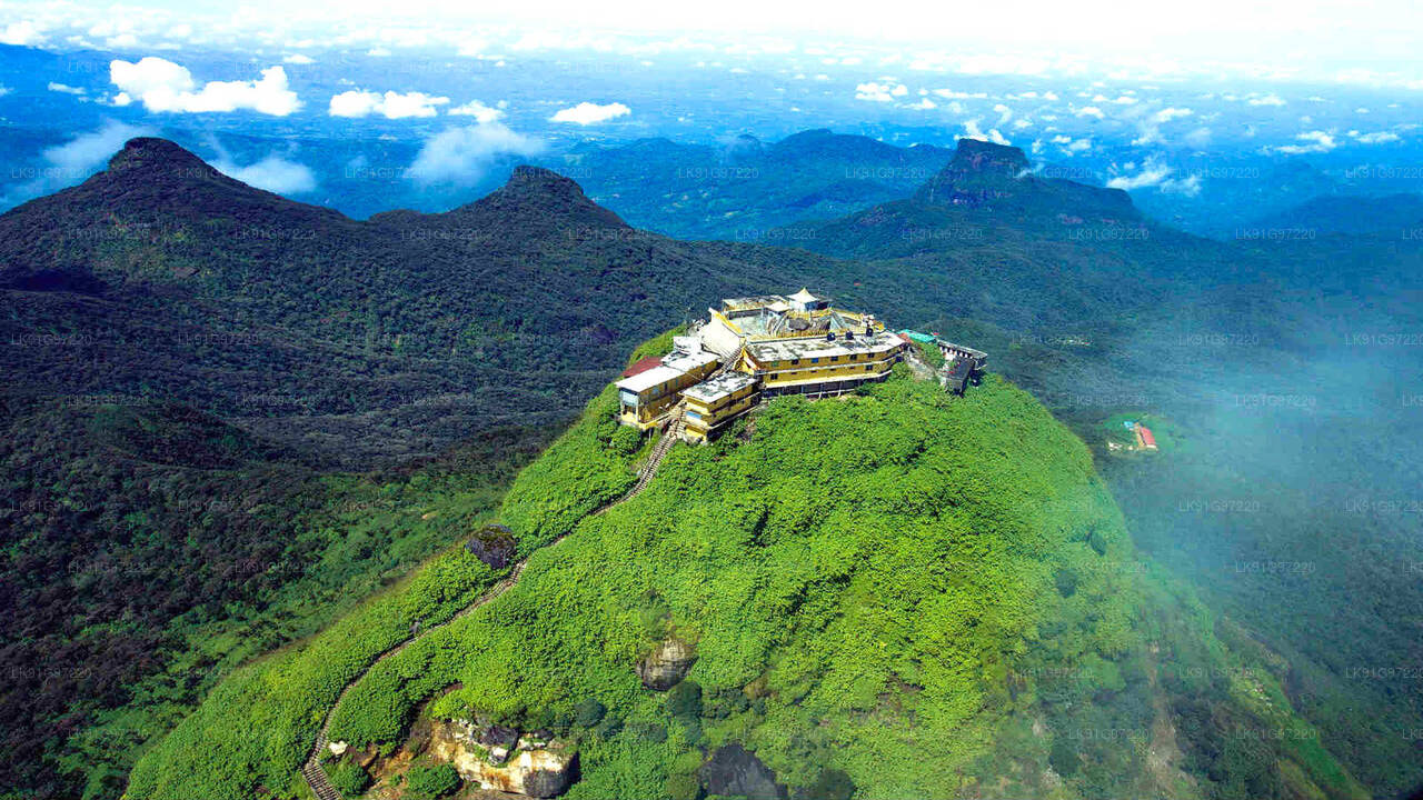 Vol panoramique vers Adam's Peak au départ de Ratmalana